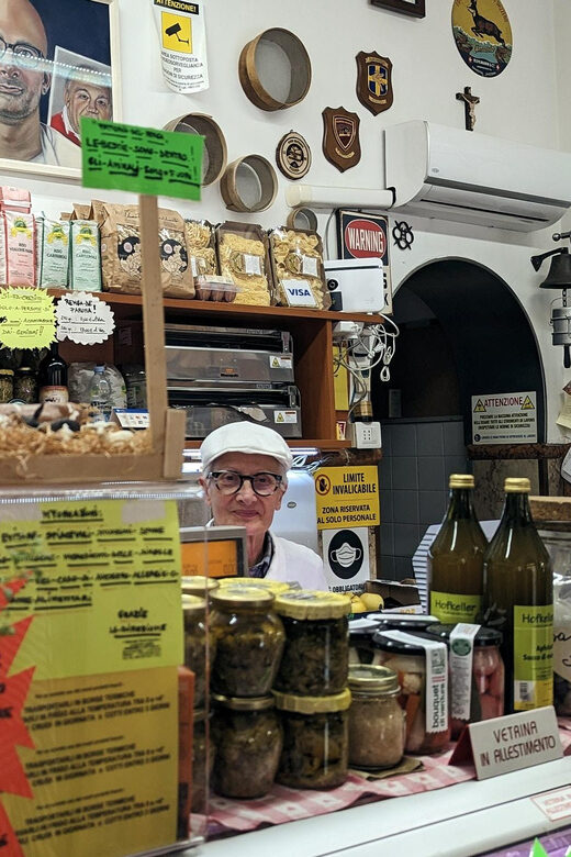 1.5 Hour Food Tour in Verona with Tastings & Sightseeing - Street-food pizza rosso and bruschetta-style flavors