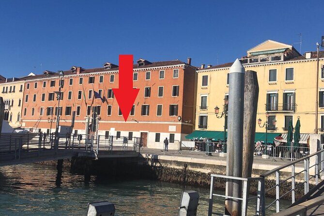 1-hour panoramic tour of Venice by boat - Molino Stucky and Hilton Molino Stucky: a former mill turned hotel