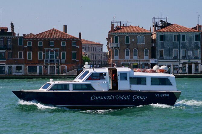 1-hour panoramic tour of Venice by boat - Boat comfort and a max group size of 19