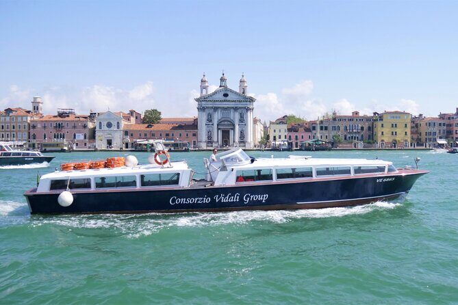 1-hour panoramic tour of Venice by boat - Giudecca Canal and the white Palladian churches along the waterline