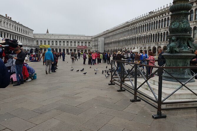 3-hour Best of Venice Highlights Private Walking Tour - Basilica dei Santi Giovanni e Paolo: Statues, a Scuola, and Hospital Scale