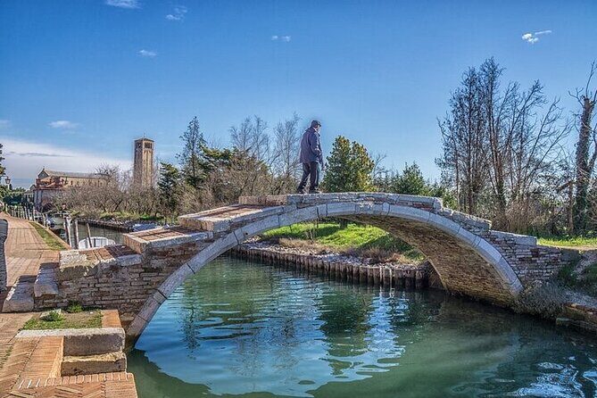 4 hours Private Boat Tour to Murano, Burano with local real guide - San Francesco del Deserto and the Devil’s Bridge Photo Pass