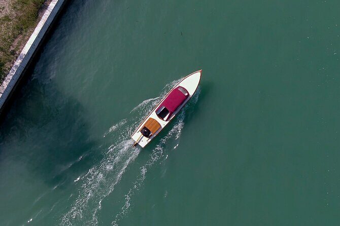 5-Hour Guided Tour of the Magic Islands by Vintage Boat in Venice - Crossings, Timing, and Why You Don’t Need Extra Schedules