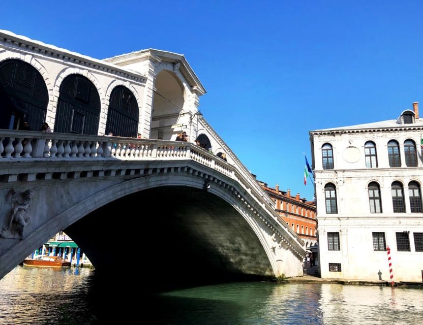 All-Inclusive Tour: Doge Palace, St Mark's Basilica & Square - Practical Logistics: Bags, Listening, and Heat-Proof Comfort
