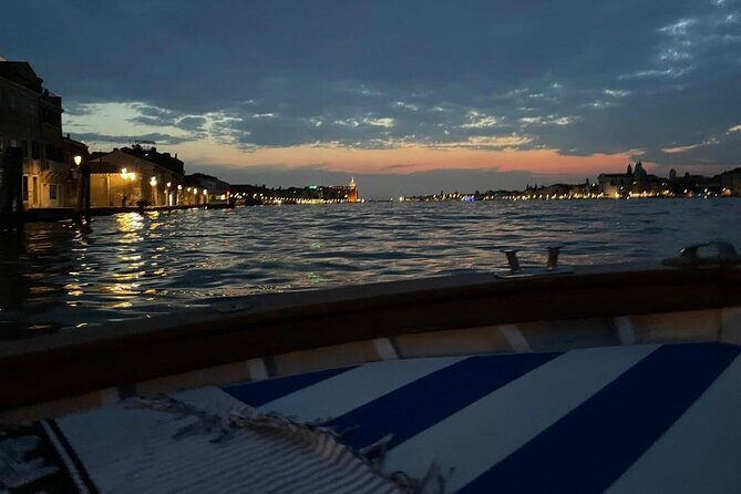 Aperitif at sunset in the Venice lagoon on a private boat. - Why the Venice lagoon sunset beats the crowded viewpoints