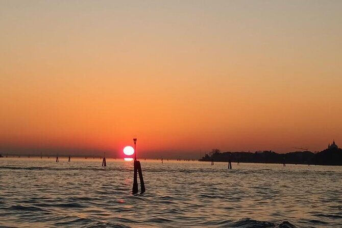 Aperitif at sunset in the Venice lagoon on a private boat. - Value and pricing: what $192.23 buys you in Venice