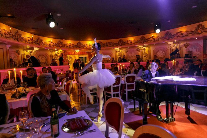 Avanspettacolo: Cabaret Dinner Show in Venice - Getting there smoothly: dress code, timing, and the check-in reality