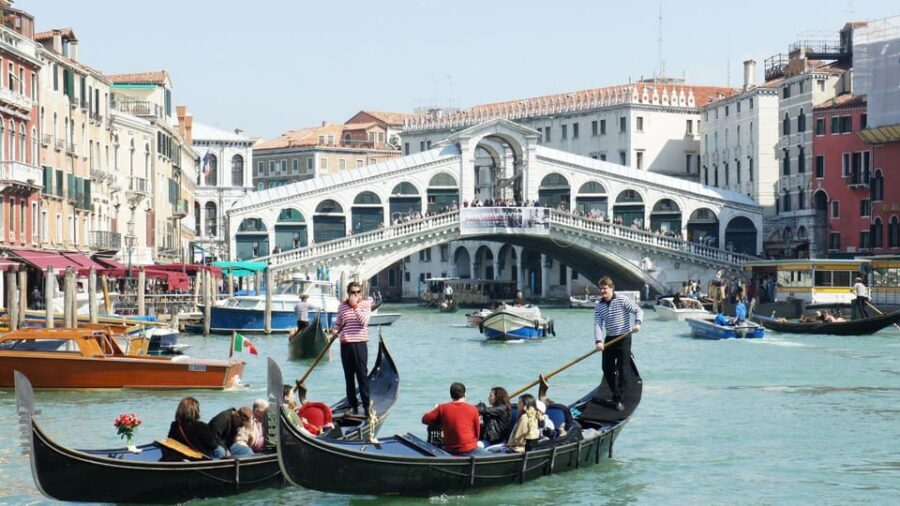 Best of Venice: Private Walking Tour with a Local - The alleyways and small squares that make Venice feel real