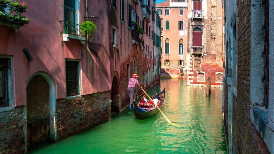 Best of Venice: Private Walking Tour with a Local - Choosing between Rialto Bridge and the market mood at Mercato di Rialto