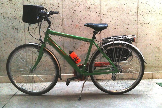 Bike rental in Venice - Helmet, panniers, and lights: what’s included and what costs extra