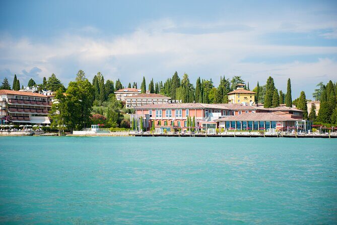 Boat Tour of the Islands of Lake Garda with Aperitif - The 3:00 pm motorboat rhythm: quick, smooth, and time-efficient