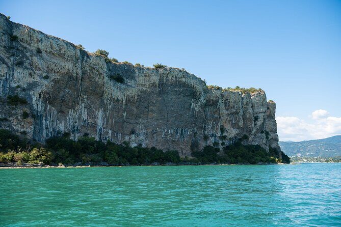 Boat Tour of the Islands of Lake Garda with Aperitif - Returning under the bridges: the ride closes like it started