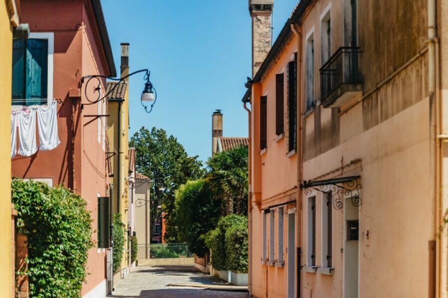 Boat Trip: Glimpse of Murano, Torcello & Burano Islands - Who this boat trip is best for