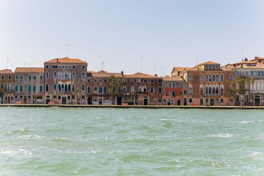 Boat Trip: Glimpse of Murano, Torcello & Burano Islands - Burano: colorful houses, lace culture, and your best walking time