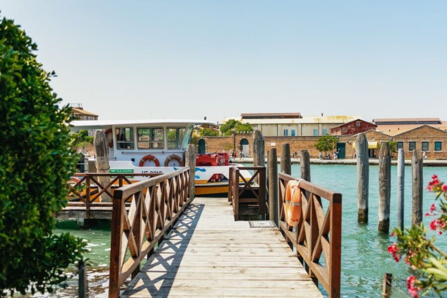 Boat Trip: Glimpse of Murano, Torcello & Burano Islands - How the “free time” really feels on a timed tour