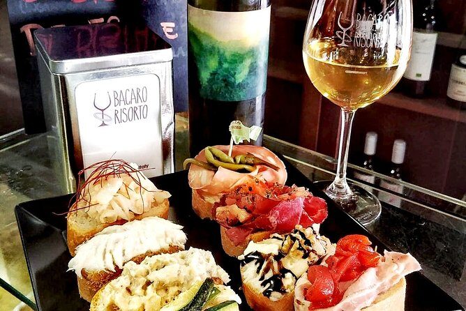 Brunetti's Venice: A Culinary Journey Through Leon's Mysteries - Rialto Market and Prosecco: a seafood snack that makes the bridge worth crossing