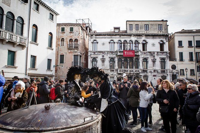Carnival & Casanova Secrets, Theatrical Walking Show - Stop 3: Becoming part of the living theatre