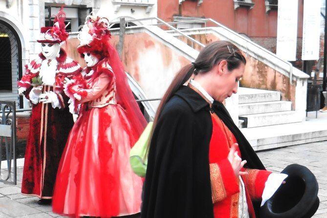 Carnival & Casanova Secrets, Theatrical Walking Show - Stop 1: The Codega lantern servant and the Venice you don’t see on postcards