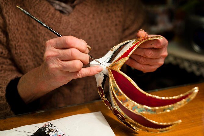 Carnival Treasure Hunt & Mask Painting Workshop - Start in Calle de le Rasse: getting your bearings fast