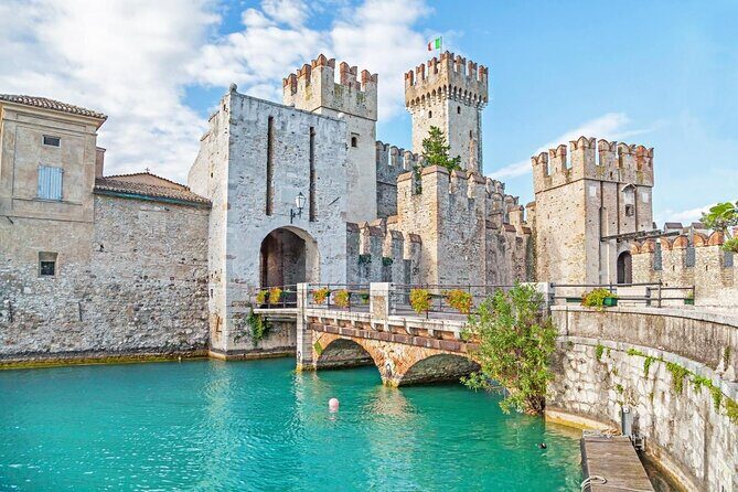 Castles boat tour with Bardolino wine tasting and nibbles - Castles and wine on a 4-hour speedboat (why it works)
