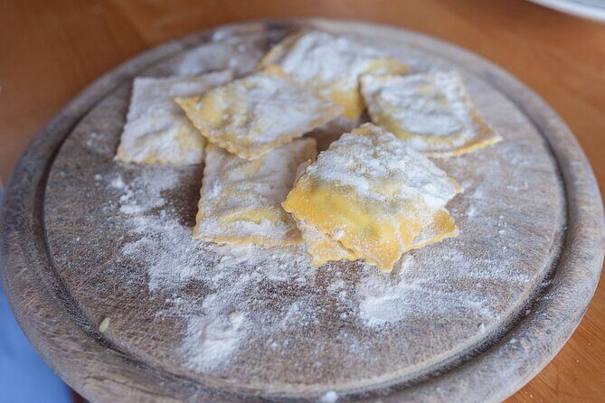 Cesarine: Pasta & Tiramisu Class at Local's Home in Verona - The welcome moment: how the night gets going