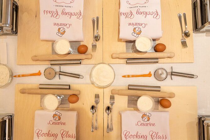 Cesarine: Small Group Pizza and Tiramisu Class in Venice - A Venetian apartment kitchen, not a tourist classroom