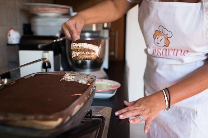 Cesarine: Small Group Pizza and Tiramisu Class in Venice - Venice day-trip access fee: the €5 detail to check