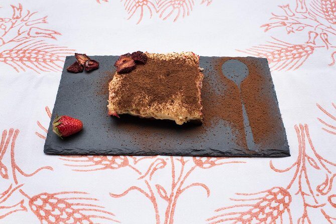 Cesarine: Small Group Pizza and Tiramisu Class in Venice - What you’ll eat and drink: pizza, tiramisù, and the extras