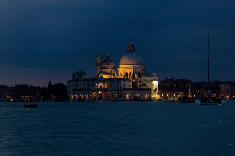Chioggia-Venice: Day&Night Boat Transfer Round-Trip or 1-Way - Dogs, luggage, and who should take this transfer