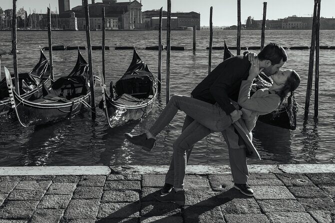 Cinematic Photoshoot in Venice: Capture Venice Hidden Gems - Who should book this cinematic Venice photoshoot