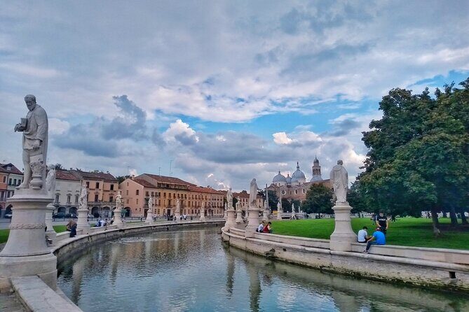 DA Venezia : Experience Padua like a local - Piazza delle Erbe: where commerce and civic life overlap