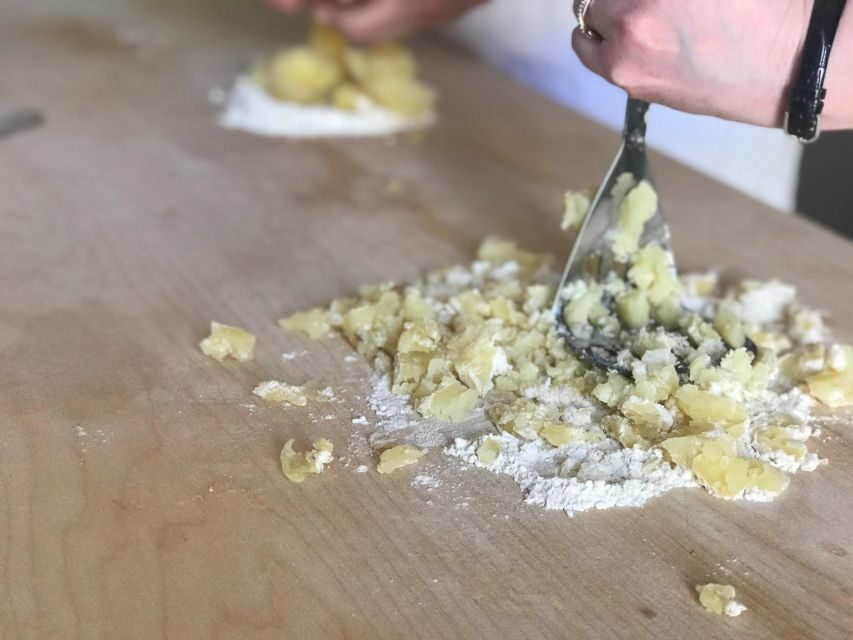 Discover the old market and make fresh pasta - Villafranca Market Meet-Up: Scaliger Castle and the Ingredient Hunt