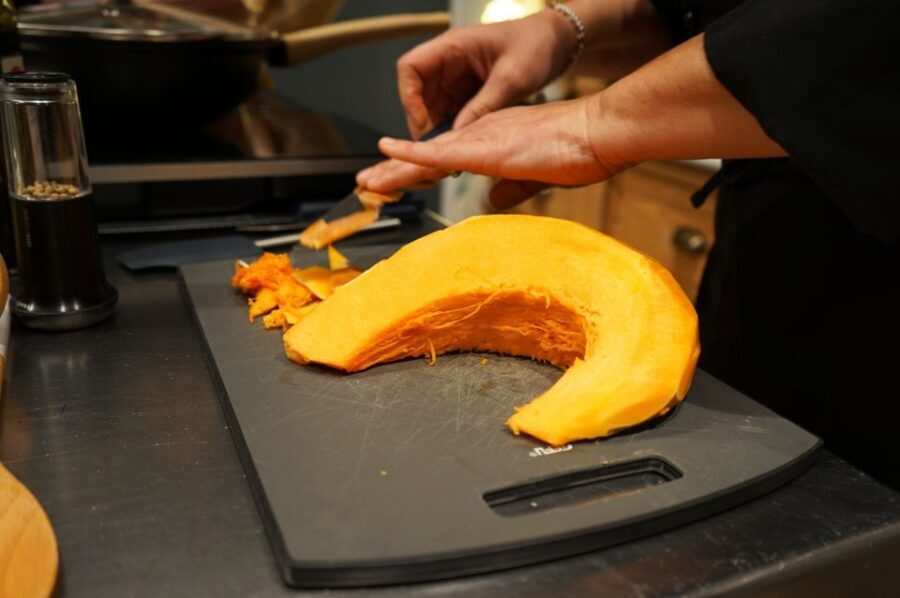 Discover the old market and make fresh pasta - Picking Ingredients: Wednesday Market vs. Local Shops