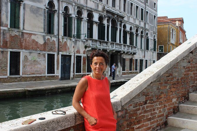 Discover Venice at sunset - Rialto Bridge and the Rialto Market: legends, food, and the streets that still work