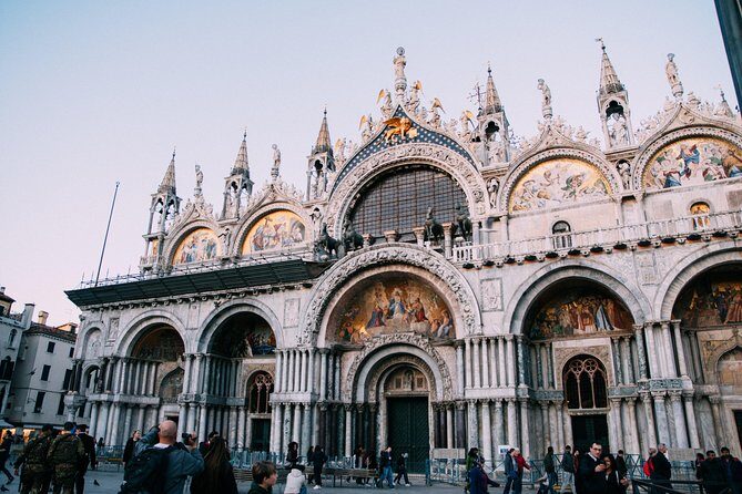 Discover Venice’s most Photogenic Spots with a Local - Rialto Bridge: where you learn the stand-still skills