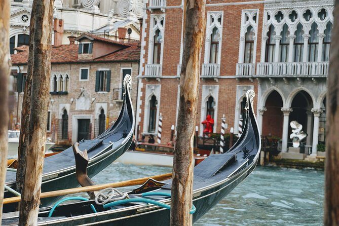 Discover Venice’s most Photogenic Spots with a Local - Porta della Carta: color, details, and a less-rushed photo pause