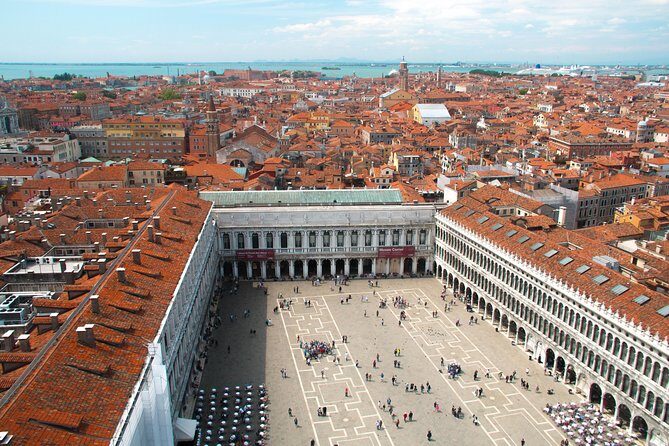 Discover Venice’s most Photogenic Spots with a Local - Palazzo Contarini del Bovolo and Scala del Bòvolo: the stairway Venice loves to show