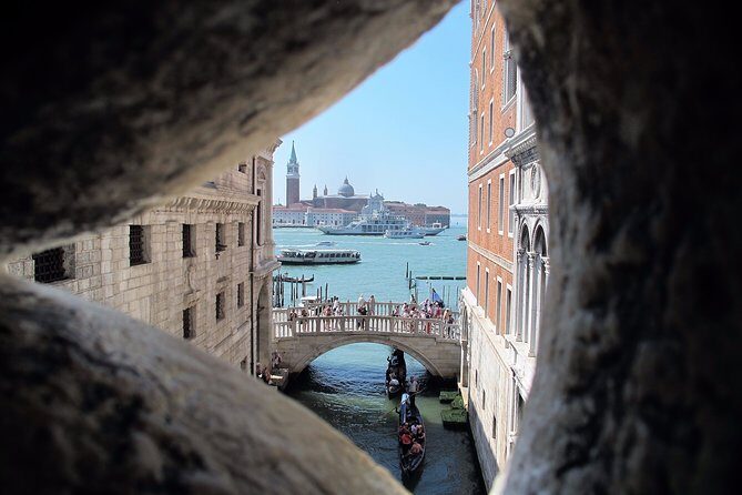 Doge's Palace & St. Mark's Basilica skip-the-line guided tour - Bridge of Sighs and New Prisons: what to expect from the guided prison stop