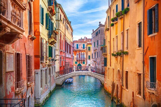 Doge’s Palace Tour, Prisons, Bridge of Sighs & Gondola Ride - Ponte dei Sospiri: the last look out of confinement