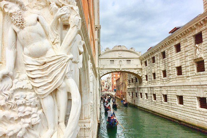 Ducal Venice, Historical Walking Tour & Skip the line Doge's Palace - Bridge of Sighs and the prison cells below