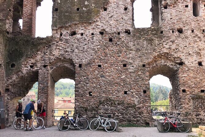 E-bike adventure among medieval castles and old villages - Borghetto sul Mincio: the medieval stop everyone remembers