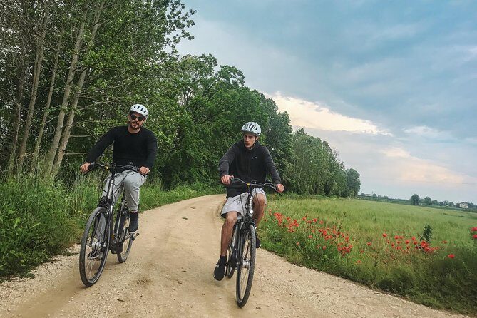 E-bike adventure among medieval castles and old villages - The guide makes the difference: Fabio and Elisabetta’s storytelling style