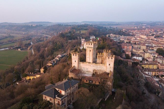 E-bike adventure among medieval castles and old villages - Ponte Visconteo di Valeggio: a 10-minute photo stop that sets the tone