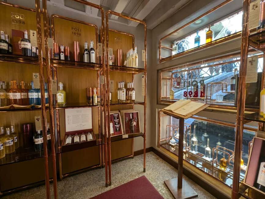Easy Grappa Tasting in Venice - Entering Poli Grappa: The Easiest Smart Stop Near San Marco