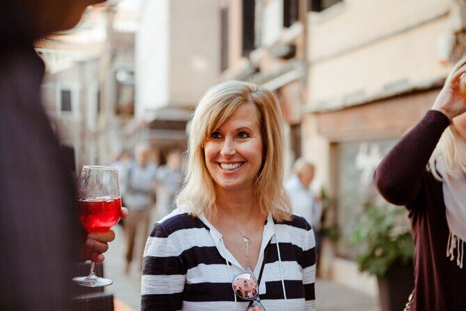 Eat like a Local: Venice Cicchetti and Wine Tasting Evening Tour - Osteria Ai Pugni: fried cicchetti and local vino
