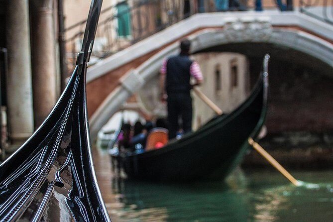 Enchanting Venice: Private Gondola Experience - Price and value: when $180 per group makes sense