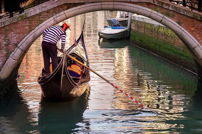 Enchanting Venice: Private Gondola Experience - Who this private gondola is best for