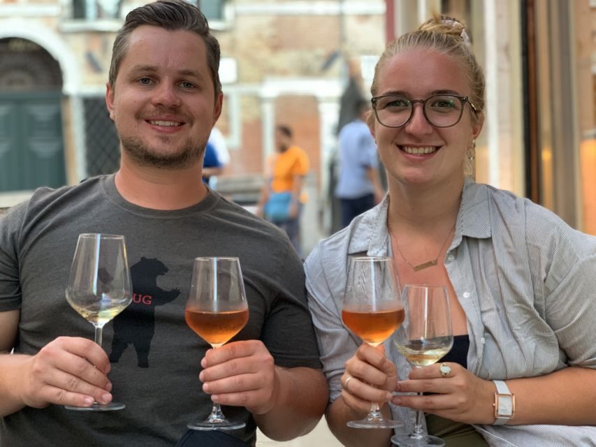 Evening in Venice with a local: food and wine tasting tour - Finding your guide in Campo dei Tolentini