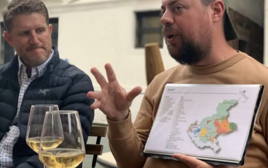 Evening in Venice with a local: food and wine tasting tour - Prosecco toast and the Venetian spritz that breaks the rules