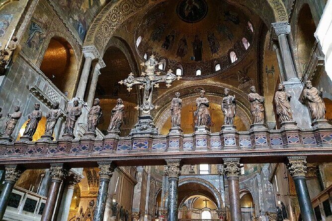 Exclusive Entrance Doge Palace & St. Mark's Basilica Terrace Tour - Pacing, headsets, and why the group size matters